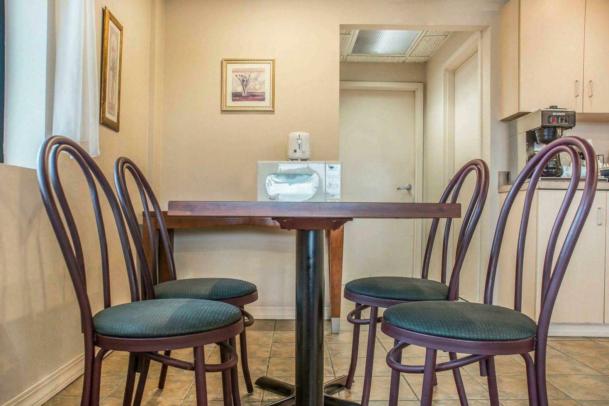 Econo Lodge Dewitt I-90 Kültér fotó